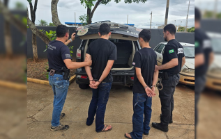 Vídeo mostra irmãos suspeitos de latrocínio chegando a condomínio onde idoso foi encontrado morto e amarrado; eles foram presos