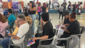 Alta oferta de empregos supera mão de obra disponível e cidade conhecida como 'Orlando brasileira' abre mais de 300 vagas 