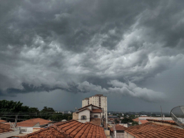Com chuva e ventania, ciclone deve mexer nas temperaturas da região no final de semana; veja a previsão