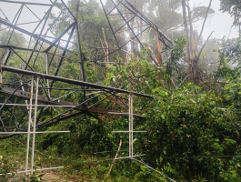 Torre com quase 100 metros cai durante temporal em São Roque; veja estragos na cidade