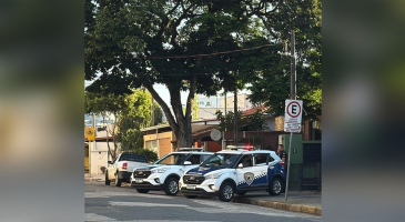 Homens suspeitos de esfaquear mulher foram presos adulterando local do crime ao limpar apartamento em Sorocaba