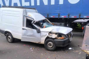 Dois acidentes em sequência deixam duas pessoas feridas na marginal da Marechal Rondon em Bauru