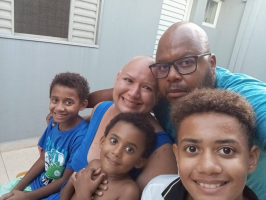 Mãe enfrenta batalha contra câncer e lúpus enquanto cuida de três filhos no interior de SP: ‘São a minha cura todos os dias’