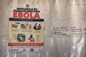 Profissionais de saúde de SP fazem treinamento para identificar casos de ebola