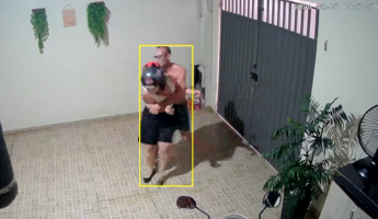 Câmera registra agressão e homem é preso por manter esposa em cárcere privado em Limeira 