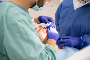 Com perdas de até R$ 200 mil, mais de 200 dentistas denunciam empresário e cobram devolução de dinheiro na Justiça