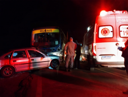 Motorista morre em grave acidente entre carro e ônibus no interior de SP