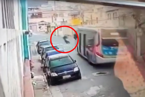 VÍDEO: acidente entre moto e ônibus deixa dois mortos na Zona Norte de SP