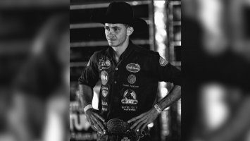 Peão morre pisoteado por touro em rodeio no interior de SP