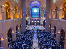 Festa da Padroeira reúne 200 mil devotos no Santuário de Aparecida (SP) e bate recorde histórico