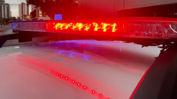 Homem descumpre medida protetiva, invade casa da ex e tenta esfaqueá-la no pescoço em Marília