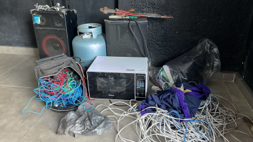 Trio é preso após furtar botijão de gás, micro-ondas e fios de escola municipal em São Roque