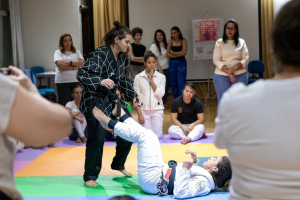 Projeto de defesa pessoal atendeu mais de mil mulheres em SP em 2025